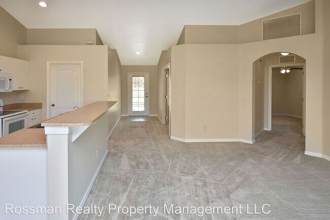 Foto del edificio - 3 br, 2 bath House - 1014 Kismet Pkwy E