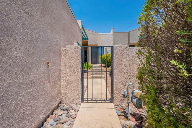 Building Photo - 4950 N Valle Rd