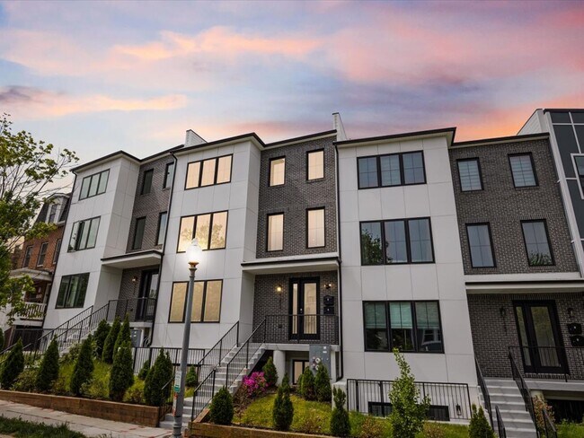 Building Photo - 1253 Holbrook Ter NE