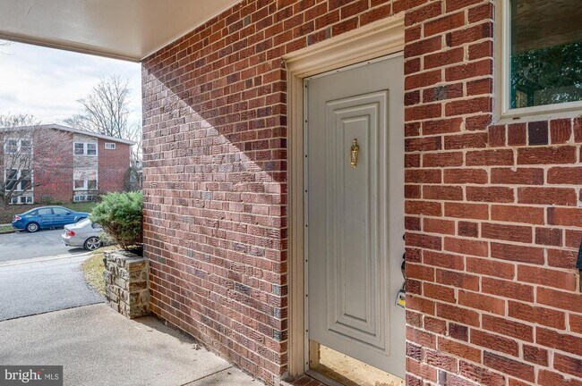 Foto del edificio - 2400 Forest Green Rd