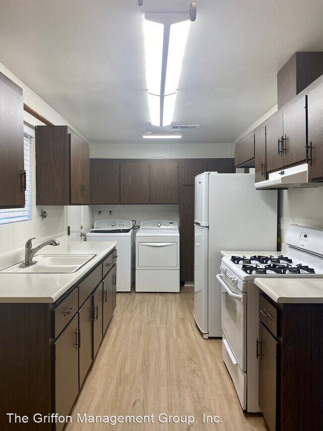 Building Photo - 2 br, 1 bath House - 682 San Marino Street
