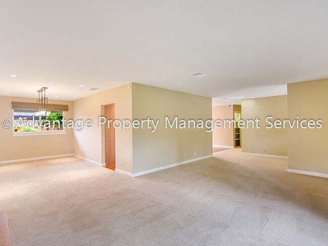 Foto del edificio - Spacious 4 Bed, 2 Bath, 2,055 sq. ft. Sing...