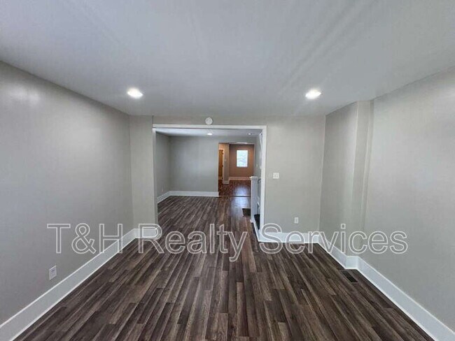 Building Photo - 3729 N Kenwood Ave