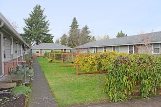 Building Photo - 6923-6923 NE Prescott St