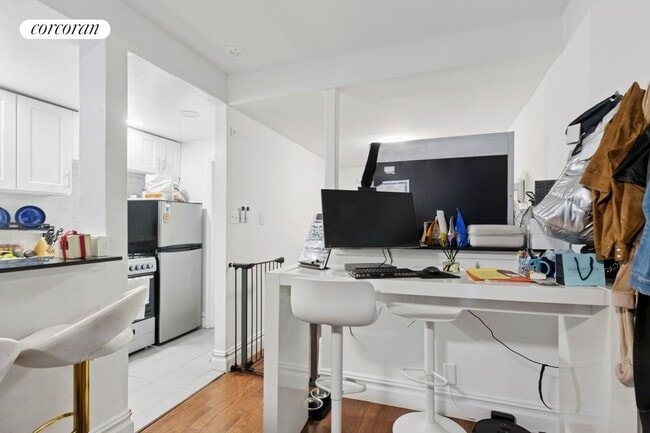 Foto del edificio - 140 W 75th St