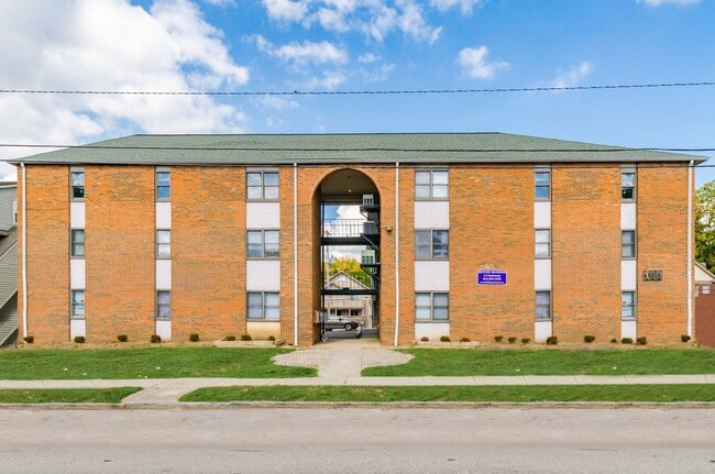 Foto del edificio - 100 Chittenden Ave