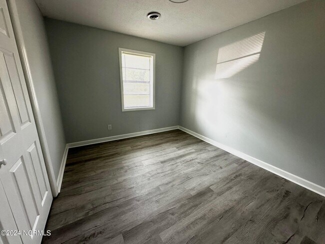 Foto del edificio - 528 W Thurman Rd
