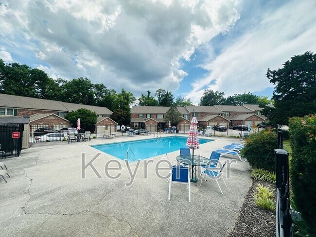 Foto del edificio - 132 Durwood Rd