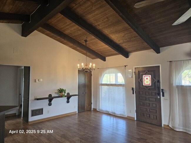 Comida - 5819 Redondo Dr