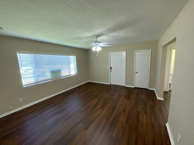 Building Photo - 6371 Sauterne Dr