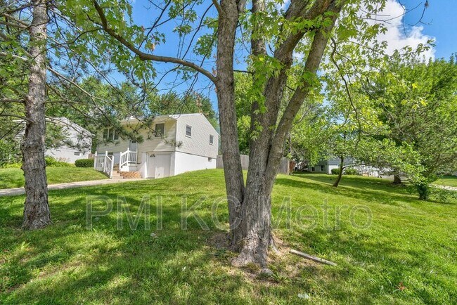 Foto del edificio - 18410 Shoshone Dr