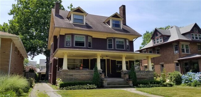 Building Photo - 9725 Lake Ave