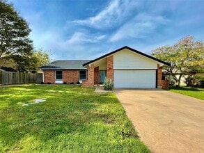 Building Photo - 504 Splitrock
