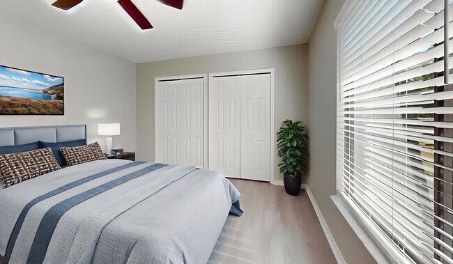 Building Photo - Renovated 2x2.5 Townhome with Full Size W&D