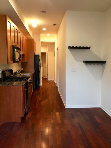 Building Photo - 932 W Wilson Ave