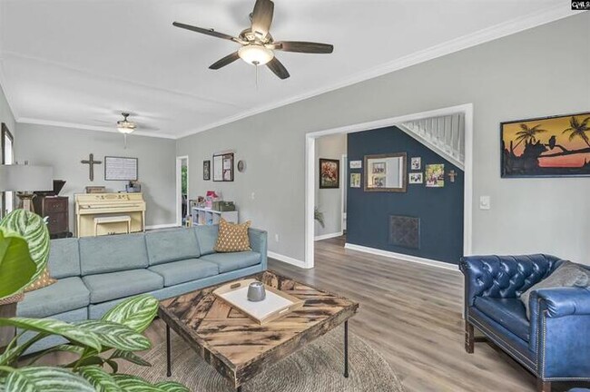 Building Photo - Beautiful house on lovely wooded lot