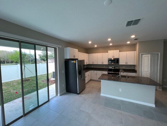 Foto del edificio - 917 Royal Empress Dr Ruskin, FL 33570