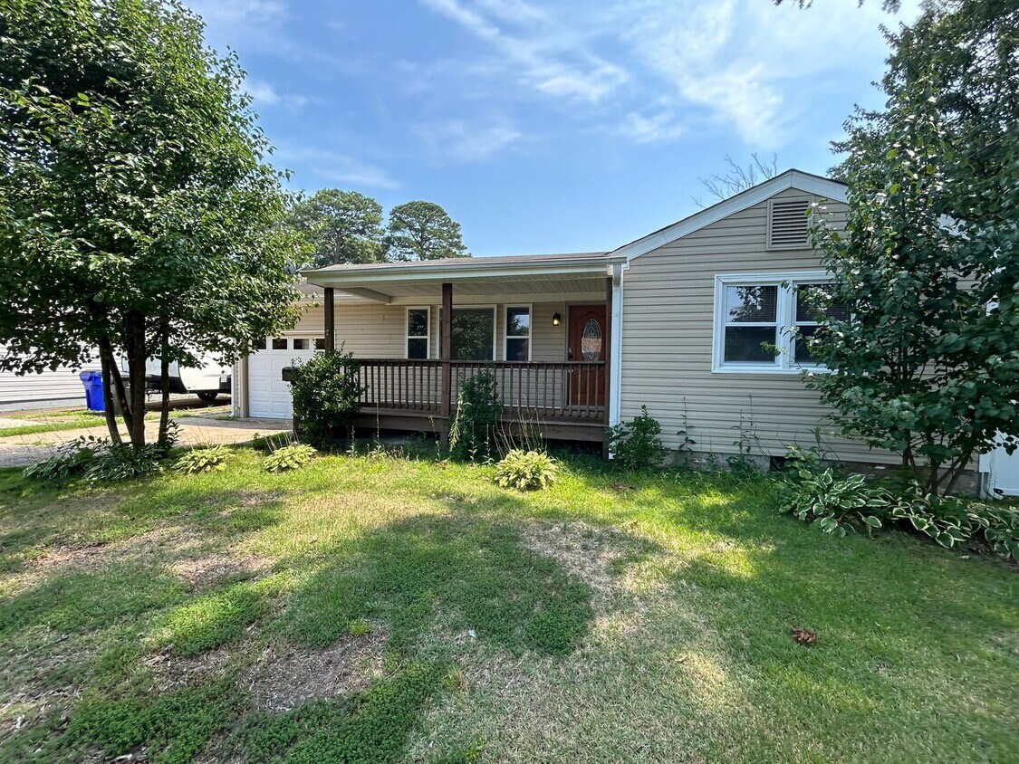 Primary Photo - 1031 E Leicester Ave