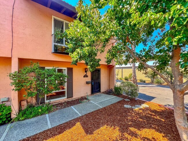 Foto del edificio - Charming Three Bedroom Condo