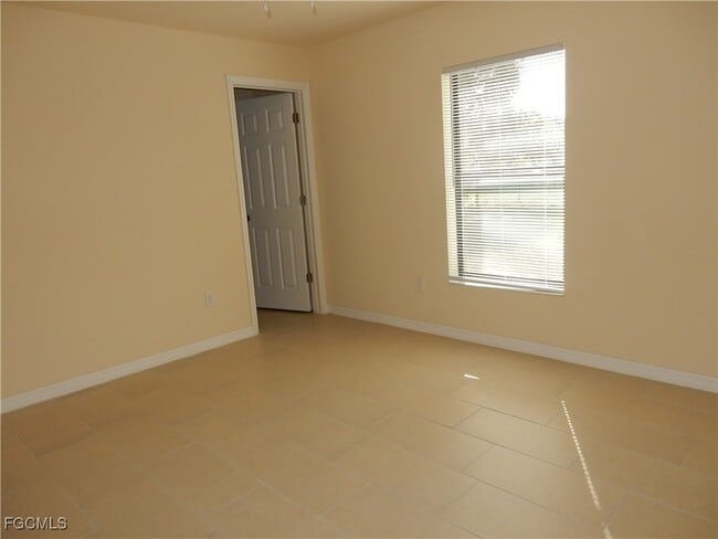 Building Photo - 530 SE 6th St