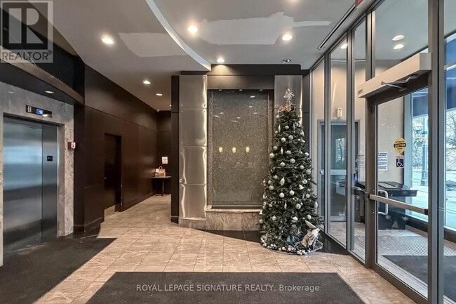 Building Photo - 51 Lower Simcoe St