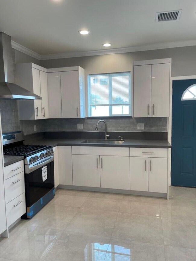 Foto del edificio - 16242 Londelius St