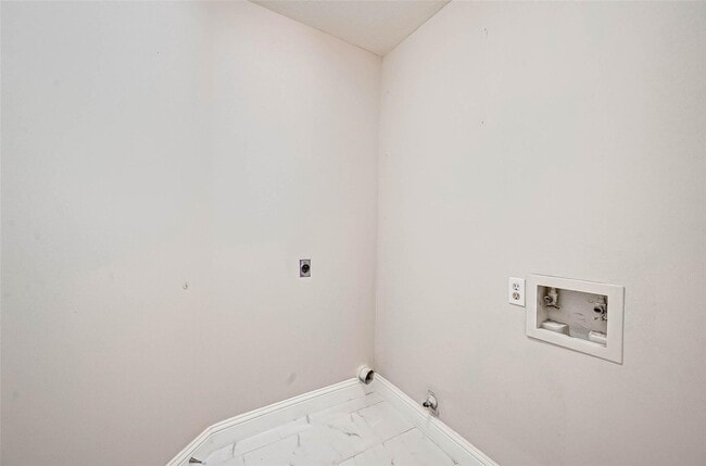 Building Photo - 6802 Glenray Dr