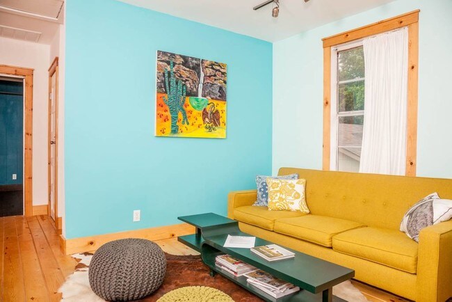 Foto del edificio - 2302 E 12th St