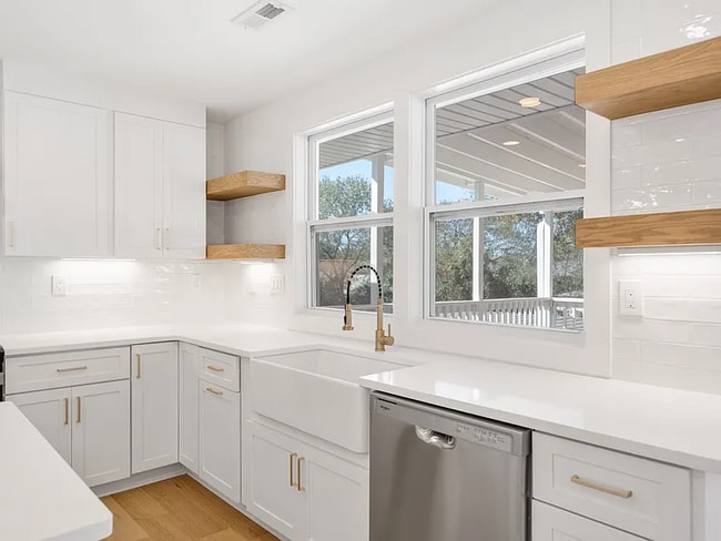 Building Photo - 205 Gatone Dr