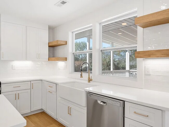 Foto del edificio - 205 Gatone Dr