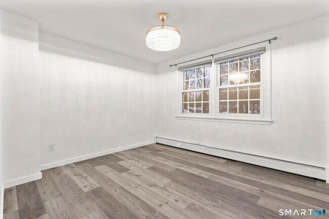 Foto del edificio - 125 Birchwood Dr