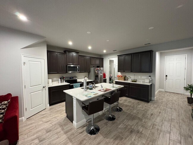 Foto del edificio - Beautifully maintained 3-bedroom, 2.5-bath...