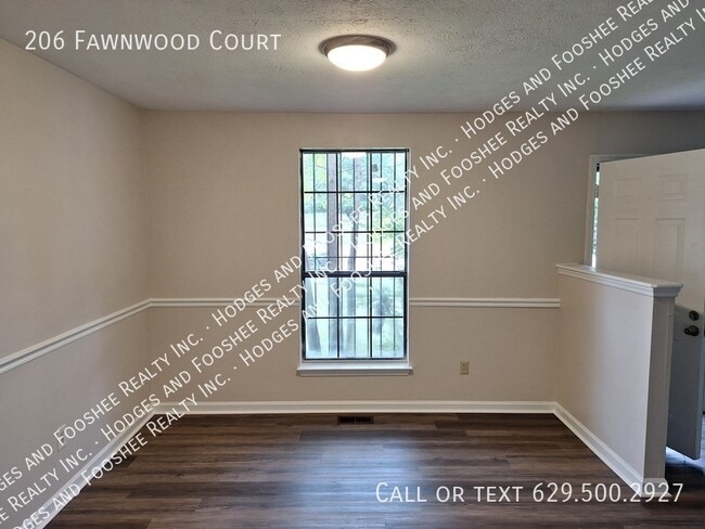 Foto del edificio - 206 Fawnwood Ct