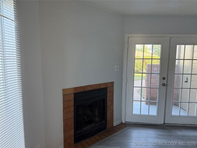 Foto del edificio - 6639 S Victor Ave