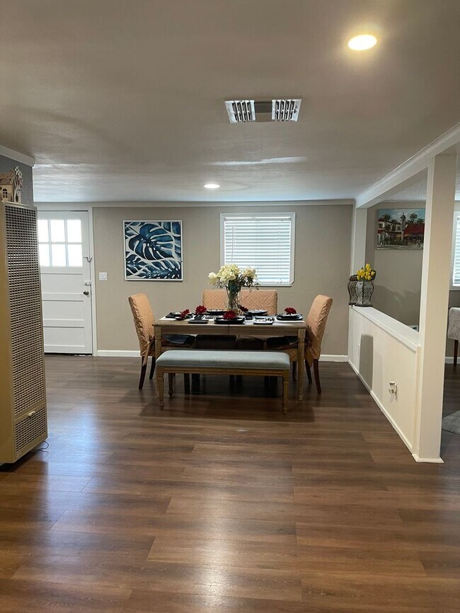 Building Photo - Newly Remodeled Home near Sac City College...