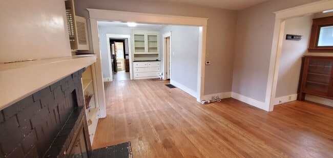 Building Photo - Spacious 2 Bed 1 Bath in Central Ballard