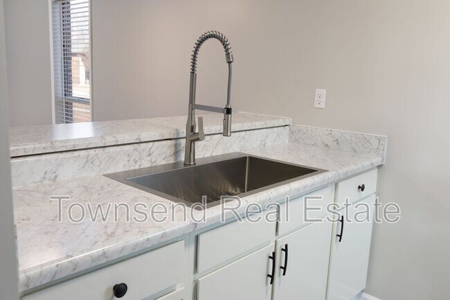 Foto del edificio - 5866 Century Oaks Dr