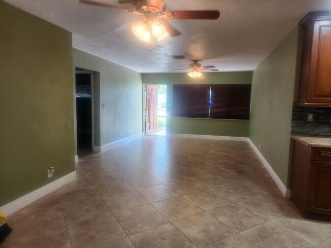 Foto del edificio - 1261 NE 2nd St