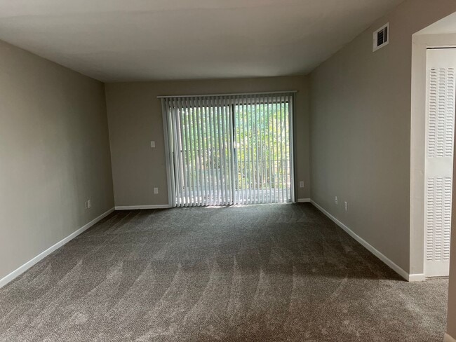 Building Photo - Best Location In Charlotte