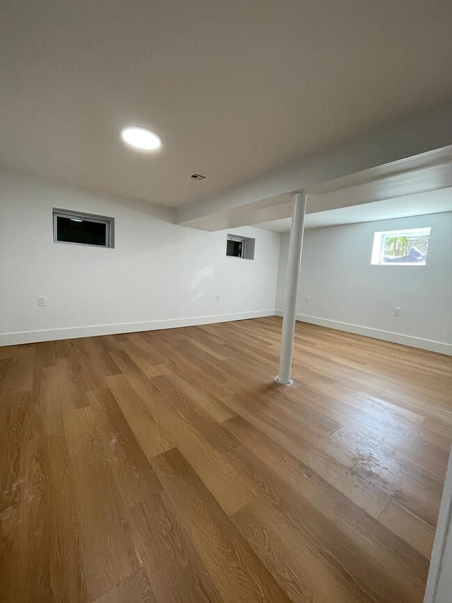 Unit 1 - 156 Woodlawn Ave