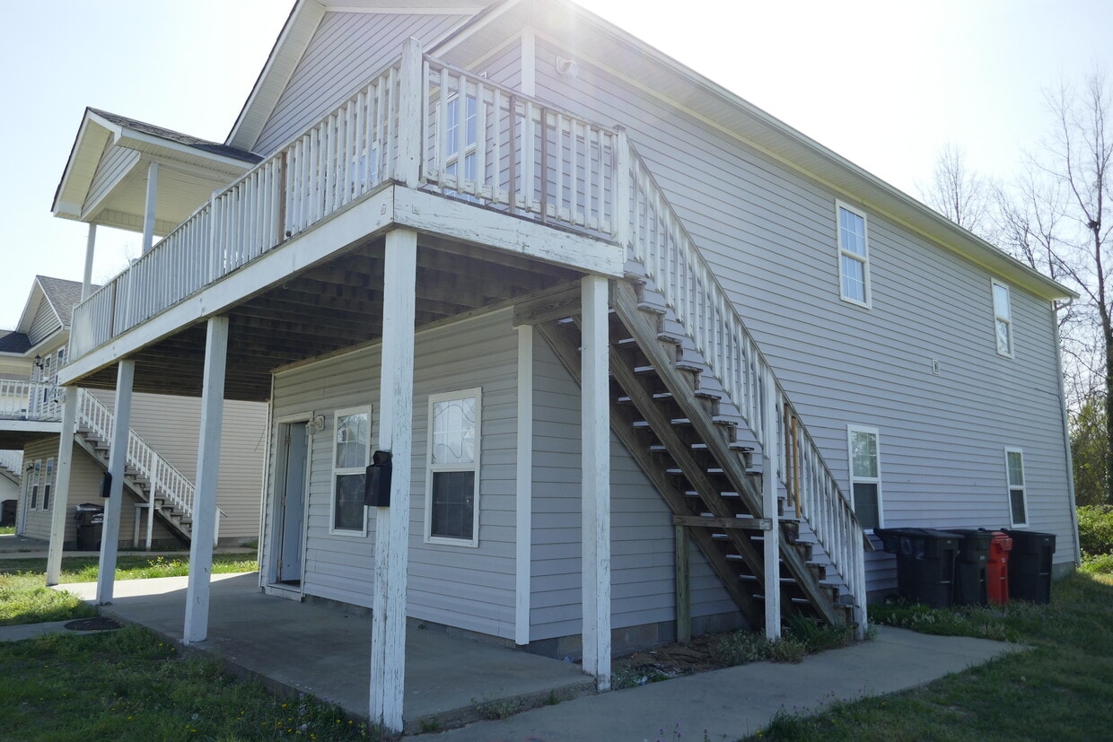 Building Photo - 303 Speed St