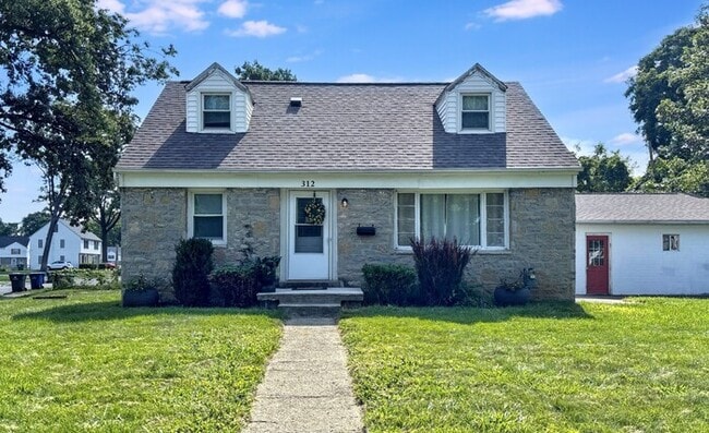 Building Photo - 312 Robinwood Ave