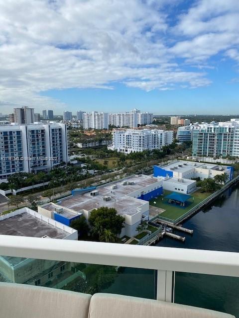 Foto del edificio - 3332 NE 190th St