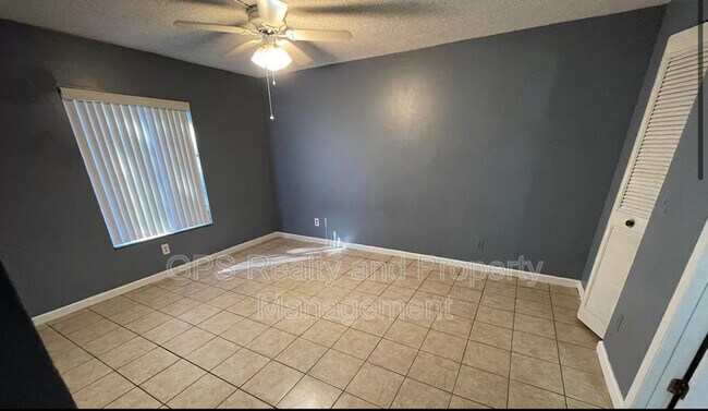 Foto del edificio - 1516 S Pine Ridge Cir