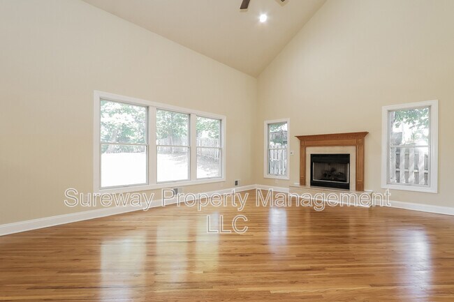Building Photo - 2 Lucha Ct