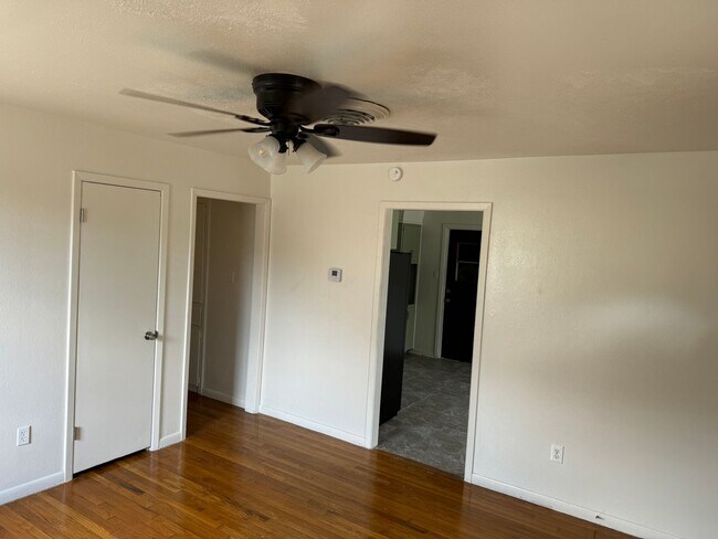 Foto del edificio - Great 3/2 House In Quiet Area