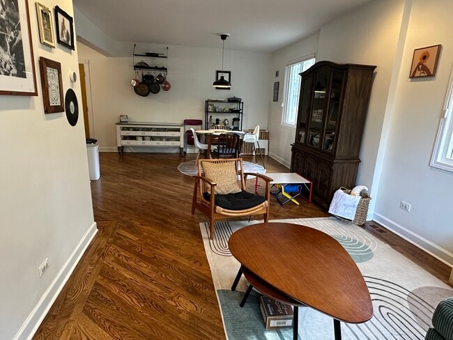 Foto del edificio - 4311 N Claremont Ave