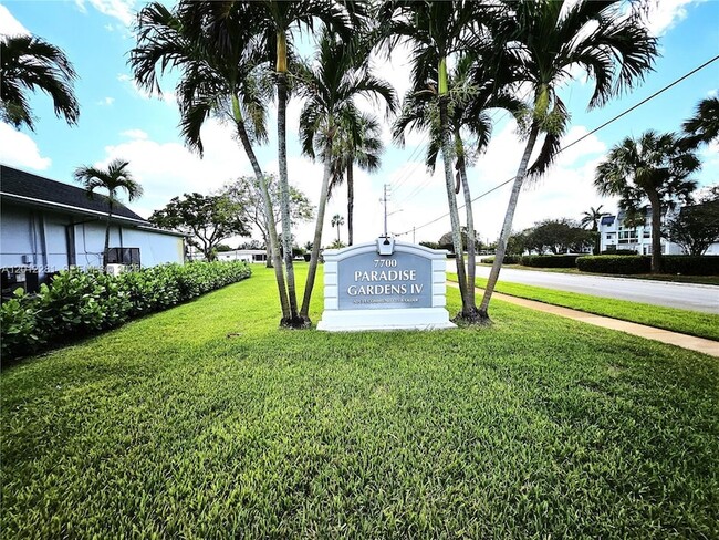 Foto del edificio - 1040 NW 73rd Terrace
