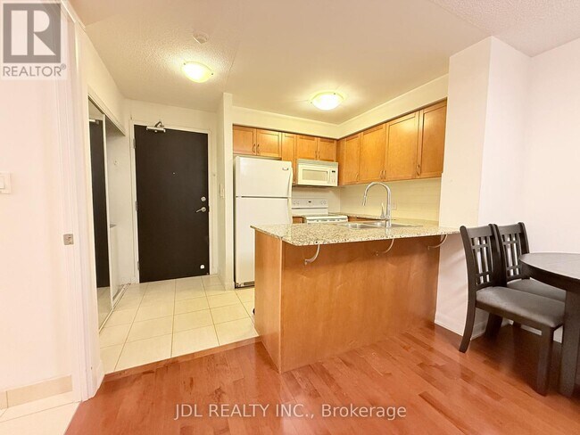 Photo du bâtiment - 5793-5793 Yonge St
