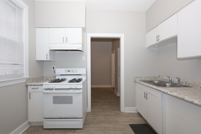 Foto del edificio - 2367 Forrest Ave